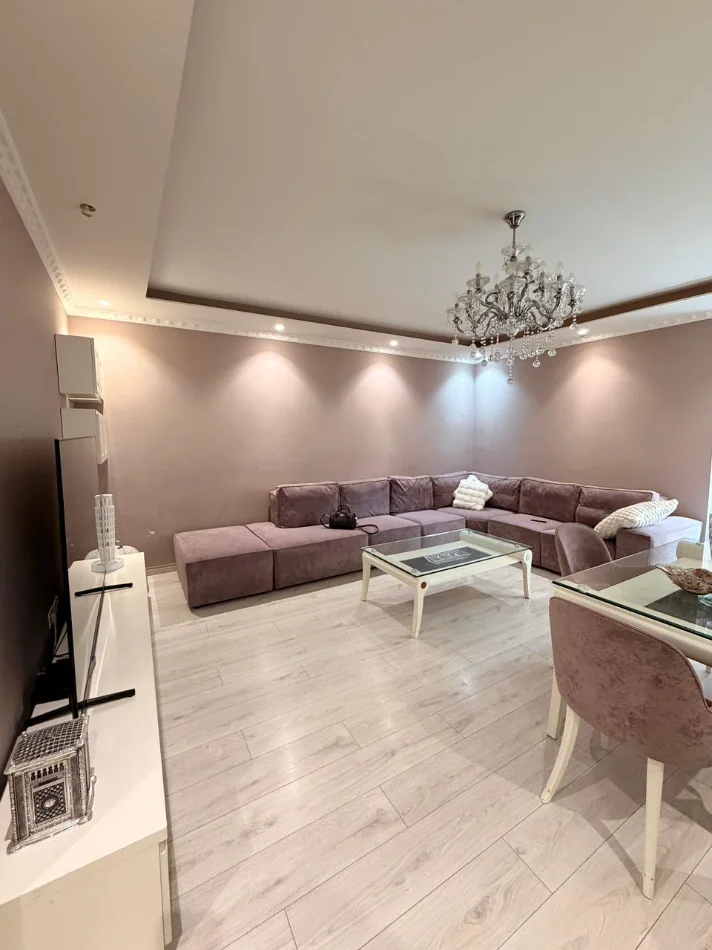 Tirane, shitet apartament 3+1+Ballkon Kati 3, 121 m² 320.000 € (Komuna e Parisit)