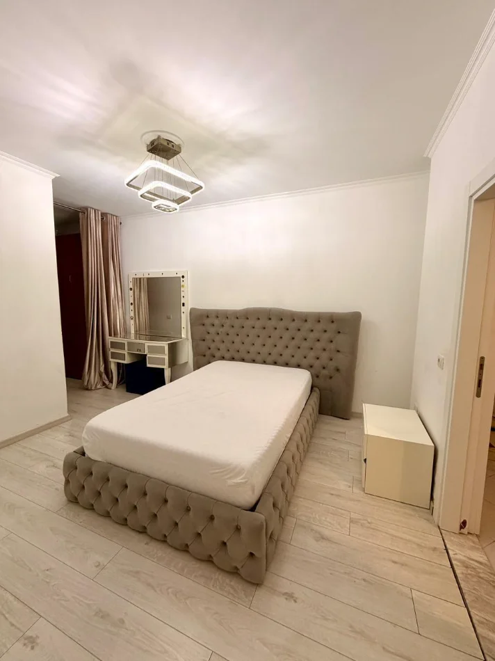 Tirane, shitet apartament 3+1+Ballkon Kati 3, 121 m² 320.000 € (Komuna e Parisit)