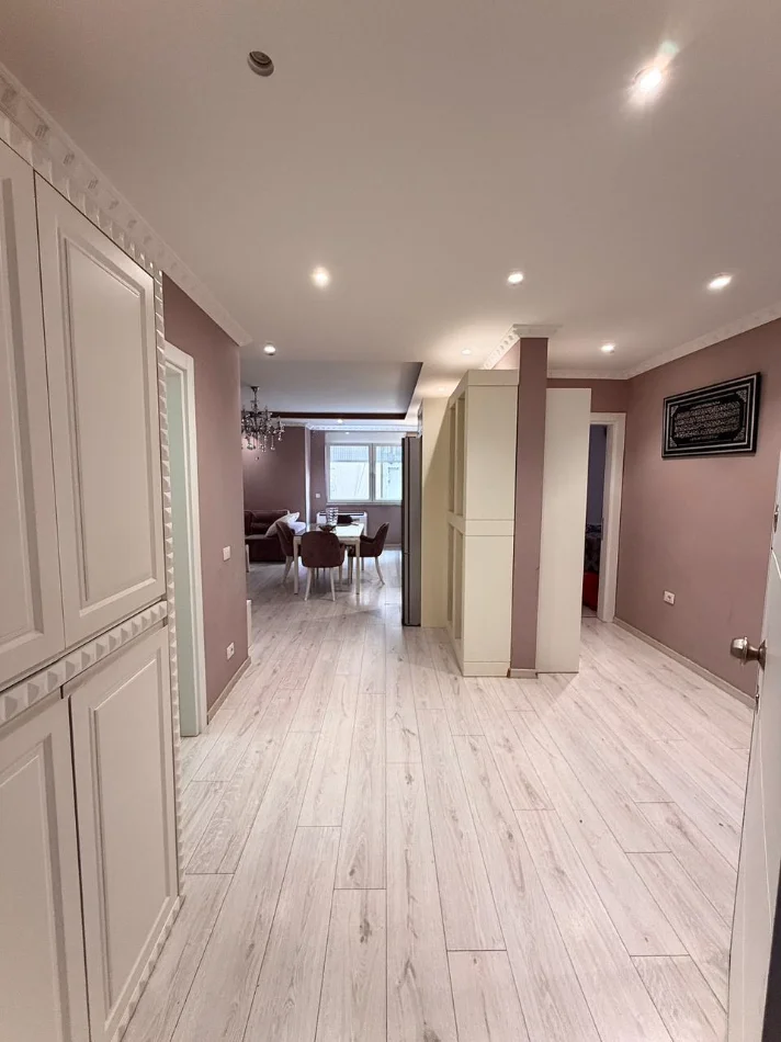 Tirane, shitet apartament 3+1+Ballkon Kati 3, 121 m² 320.000 € (Komuna e Parisit)