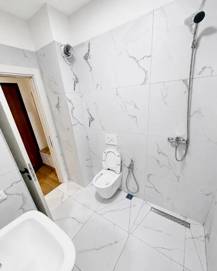 Tirane, jap me qera apartament 1+1 Kati 6, 65 m² 400 € 