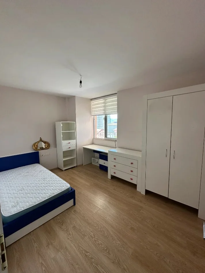 Tirane, jap me qera apartament 2+1 Kati 2, 140 m² 650 € 