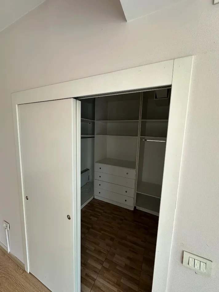 Tirane, jap me qera apartament 2+1 Kati 2, 140 m² 650 € 