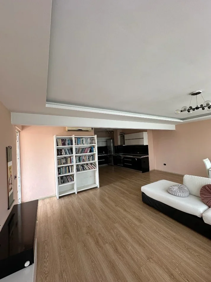 Tirane, jap me qera apartament 2+1 Kati 2, 140 m² 650 € 