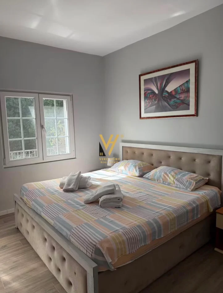 Tirane, jepet me qera garsonier 1+1+Ballkon Kati 2, 35 m² 520 € (RRUGA E BARRIKADAVE)