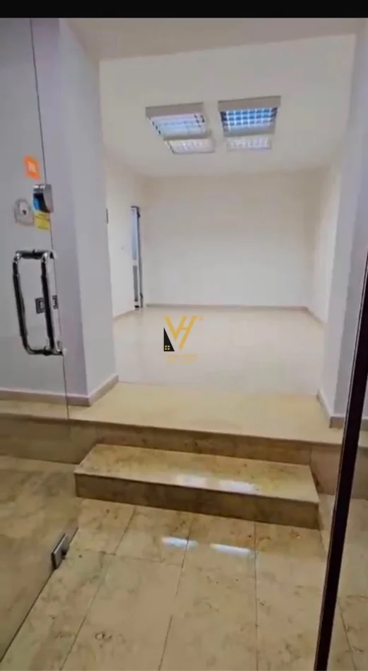 Tirane, jepet me qera dyqan Kati 0, 26 m² 620 € (MYSLYM SHYRI)
