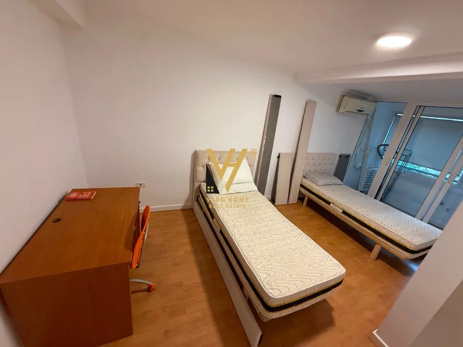 Tirane, jepet me qera apartament 2+1+Ballkon Kati 1, 85 m² 720 € (ISH BLLOK)