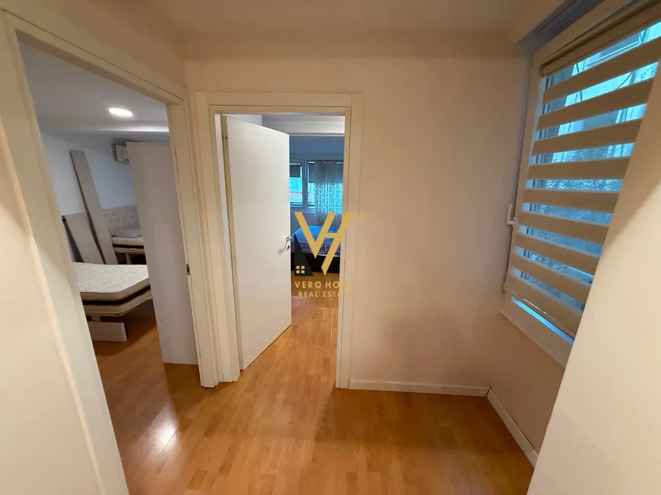 Tirane, jepet me qera apartament 2+1+Ballkon Kati 1, 85 m² 720 € (ISH BLLOK)