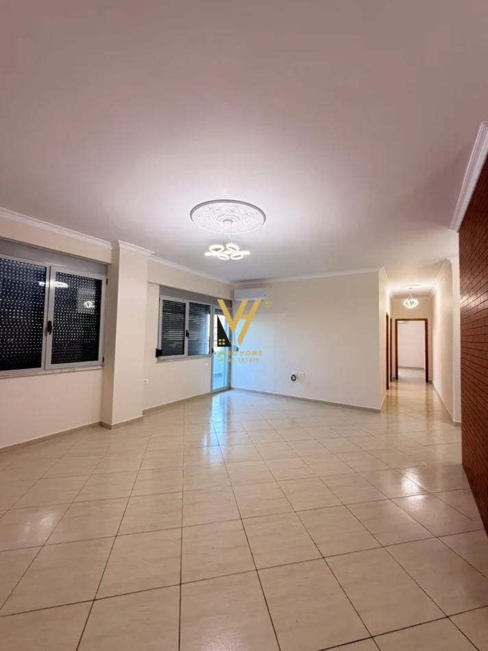 Tirane, jepet me qera apartament 3+1+Ballkon Kati 3, 112 m² 1.000 € (RRUGA E DIBRES)