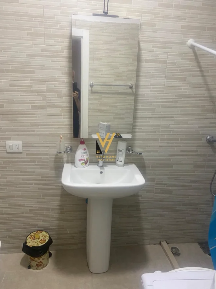 Tirane, jepet me qera apartament 1+1+Ballkon Kati 4, 63 m² 520 € (QSUT)