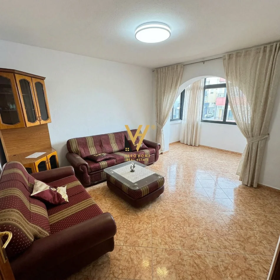 Tirane, jepet me qera apartament 1+1+Ballkon Kati 4, 63 m² 520 € (QSUT)