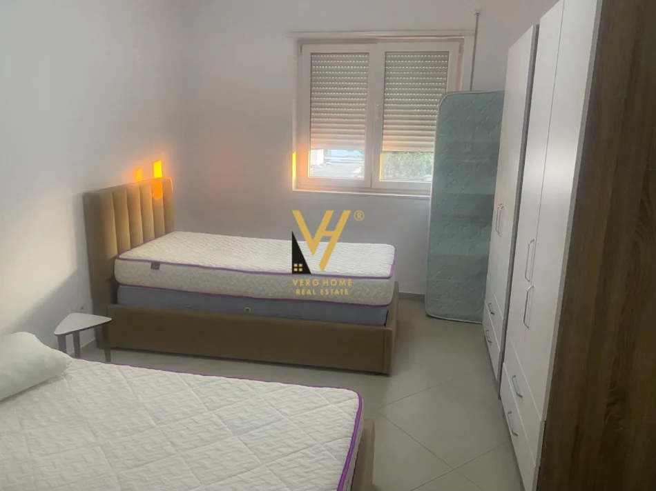 Tirane, jepet me qera apartament 1+1+Ballkon Kati 4, 63 m² 520 € (QSUT)