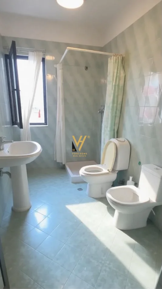 Tirane, jepet me qera apartament 1+1+Ballkon Kati 5, 62 m² 420 € (KINOSTUDIO)