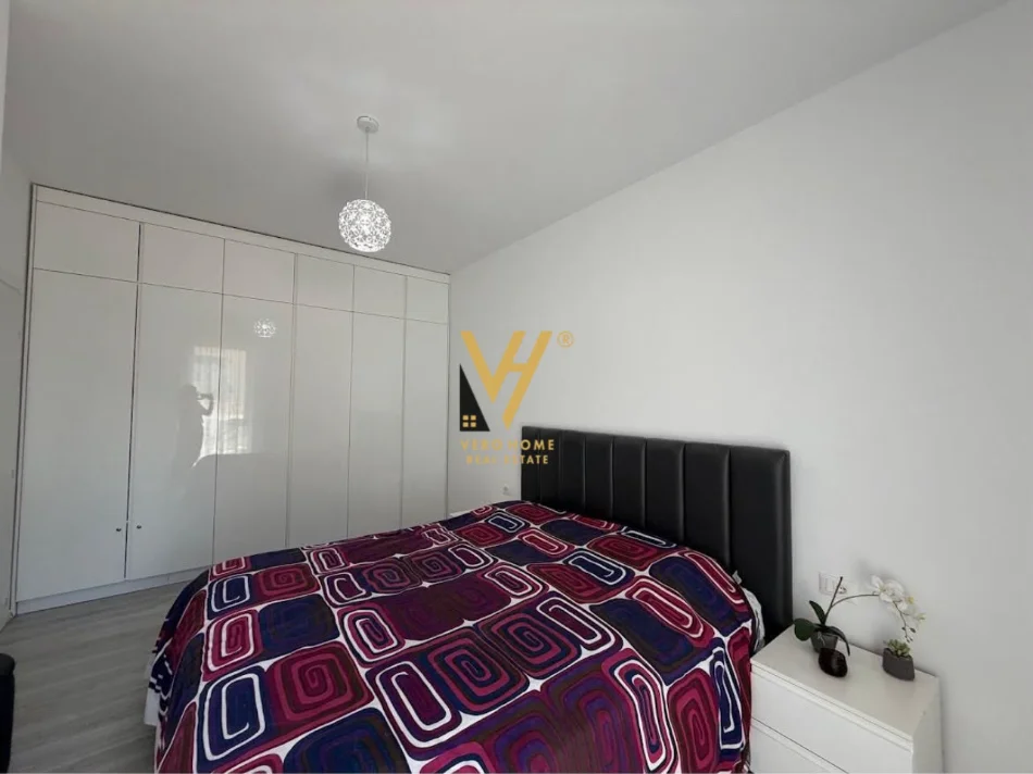Tirane, jepet me qera apartament 1+1+Ballkon Kati 2, 65 m² 770 € (RRUGA E BARRIKADAVE)