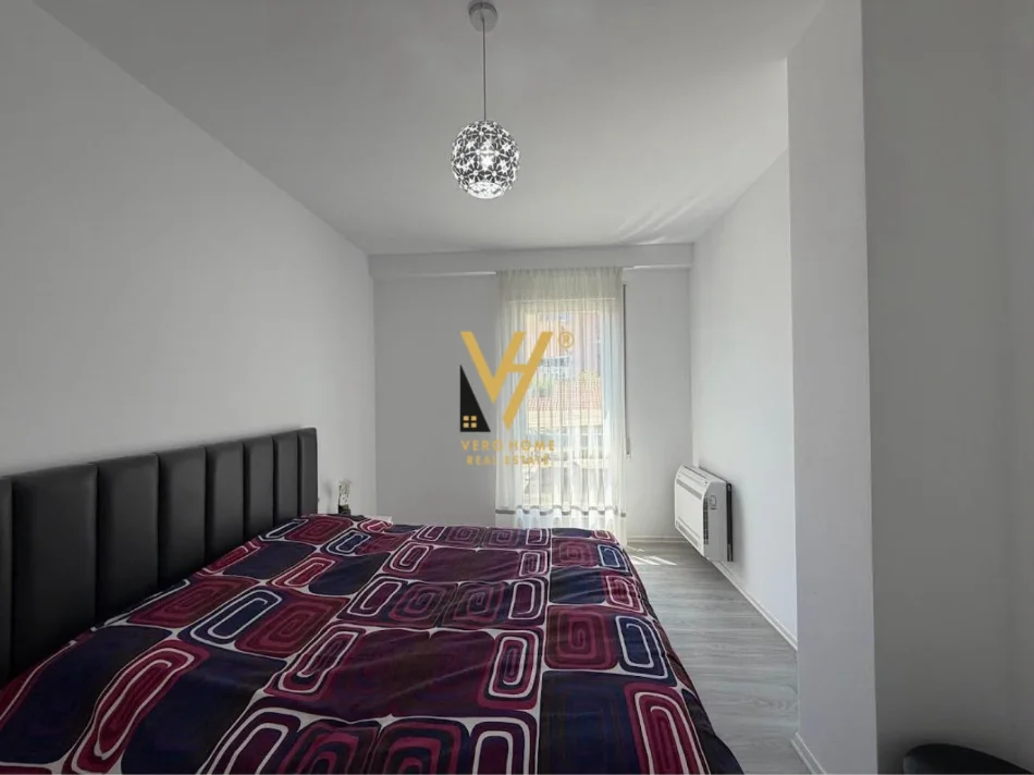 Tirane, jepet me qera apartament 1+1+Ballkon Kati 2, 65 m² 770 € (RRUGA E BARRIKADAVE)