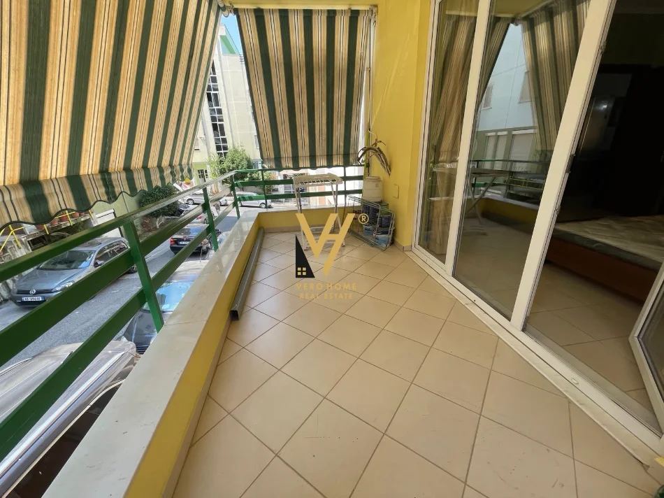 Tirane, jepet me qera apartament 1+1+Ballkon Kati 1, 116 m² 700 € (KOPSHTI ZOOLOGJIK)