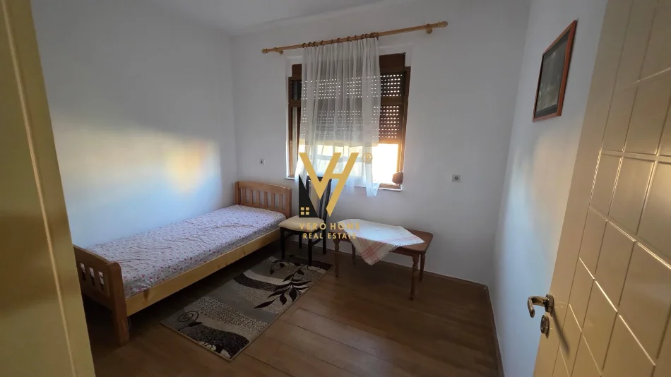 Tirane, jepet me qera apartament 3+1+Ballkon Kati 4, 80 m² 520 € (RRUGA BARDHYL)
