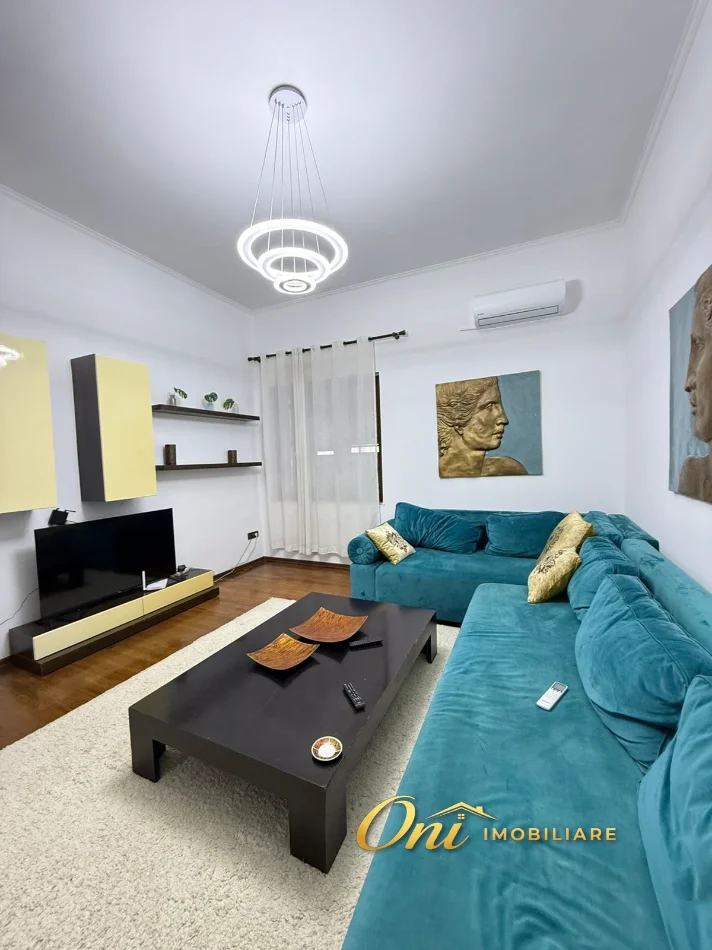 Tirane, jepet me qera apartament 2+1+Aneks+Ballkon Kati 4, 120 m² 1.200 € (QENDER)
