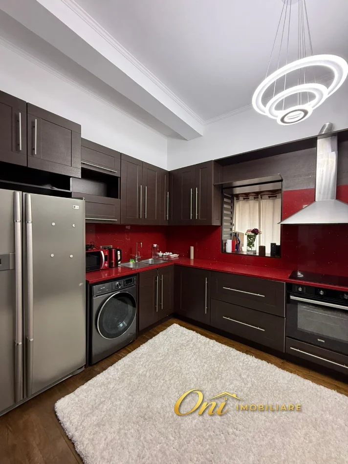 Tirane, jepet me qera apartament 2+1+Aneks+Ballkon Kati 4, 120 m² 1.200 € (QENDER)