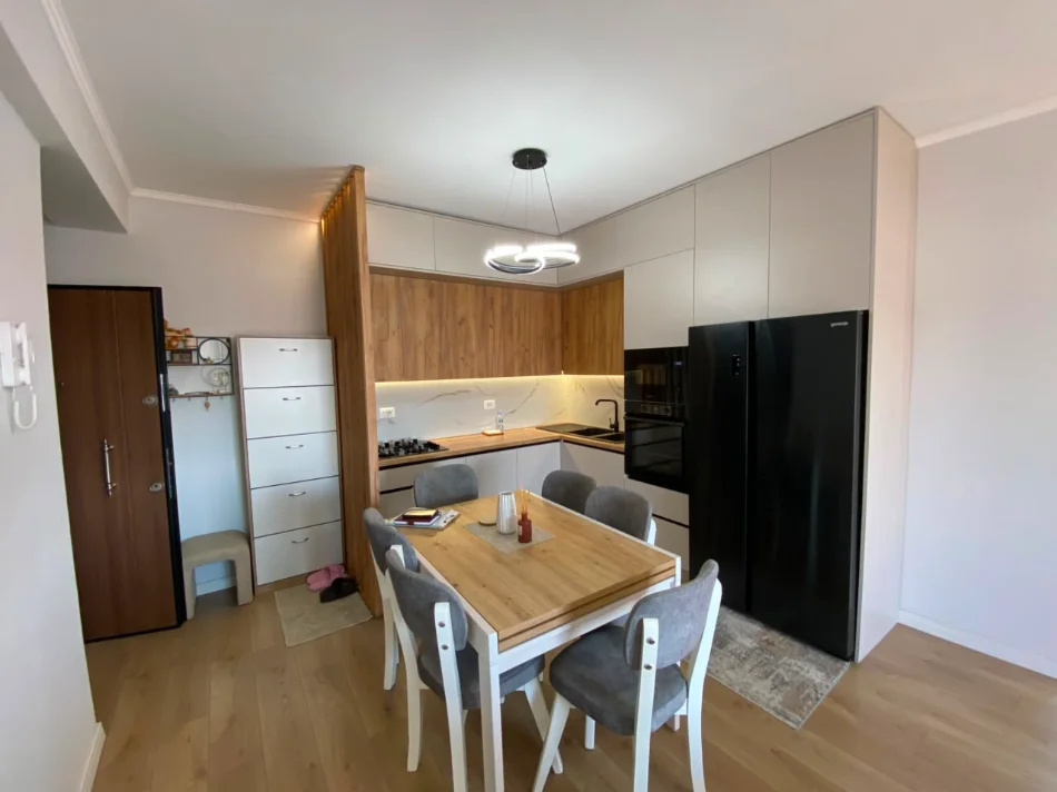 Shqiperi, shitet apartament 2+1+Ballkon Kati 6, 84 m²  (Kamez)