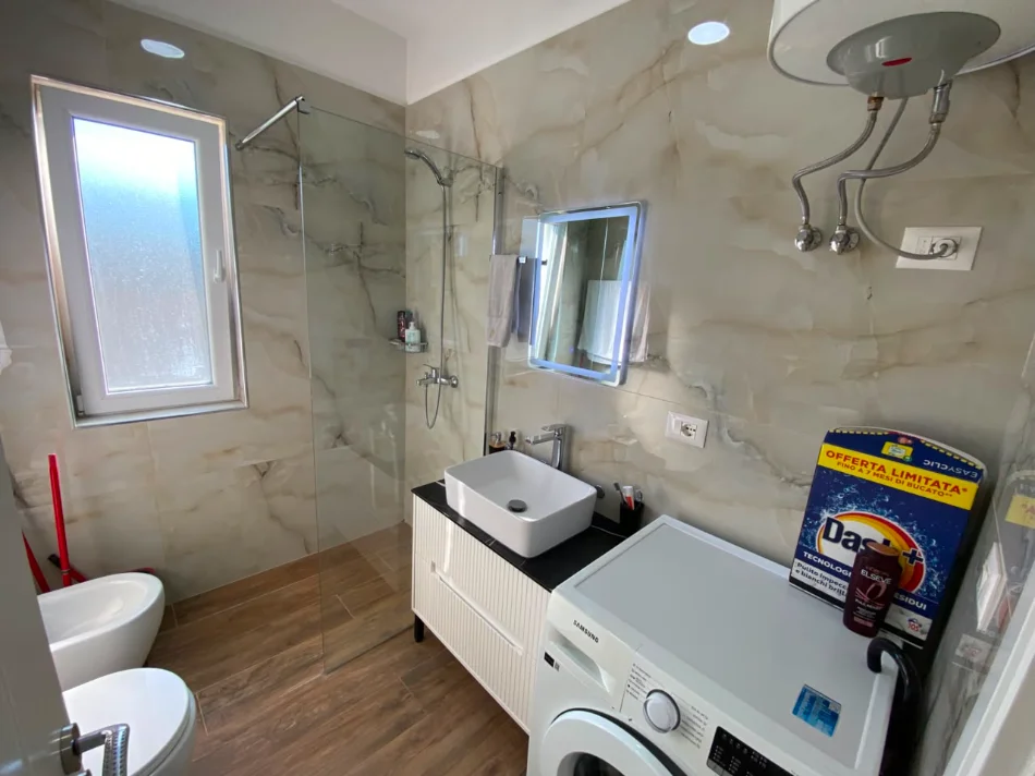 Shqiperi, shitet apartament 2+1+Ballkon Kati 6, 84 m²  (Kamez)