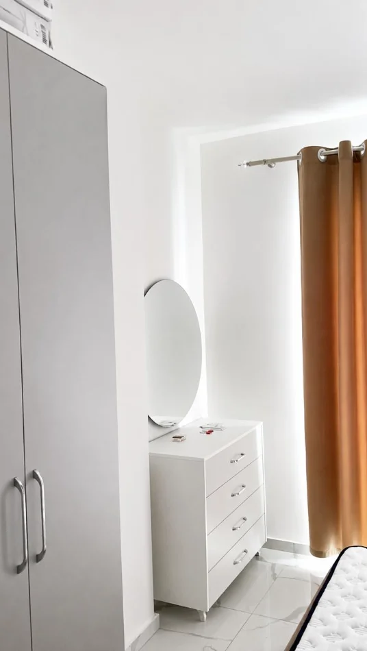 Tirane, jepet me qera apartament 2+1+Ballkon Kati 2, 100 m² 400 € (Kamez prane Rrethit te Ullirit)