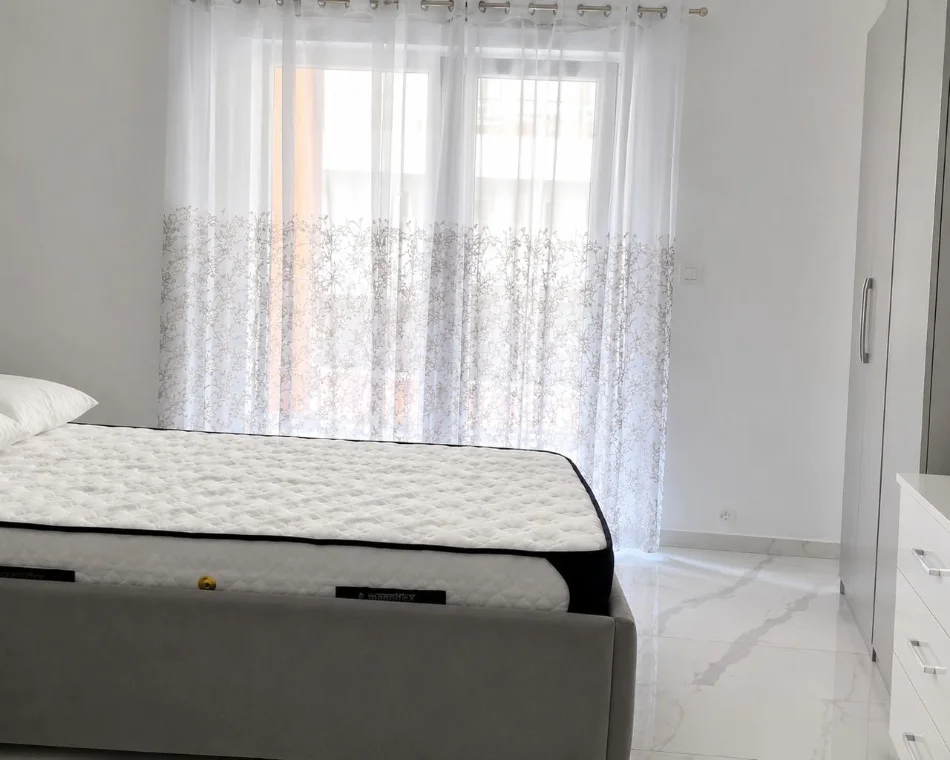 Tirane, jepet me qera apartament 2+1+Ballkon Kati 2, 100 m² 400 € (Kamez prane Rrethit te Ullirit)