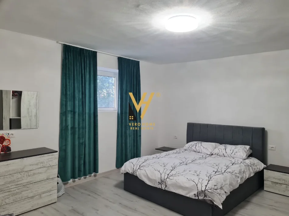 Tirane, jepet me qera apartament 2+1+Ballkon Kati 2, 134 m² 850 € (BLLOK)