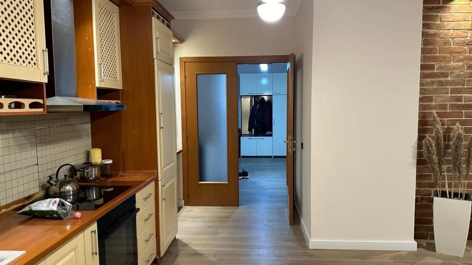 Tirane, jepet me qera apartament 2+1 Kati 3, 125 m² 700 € (DON BOSKO)