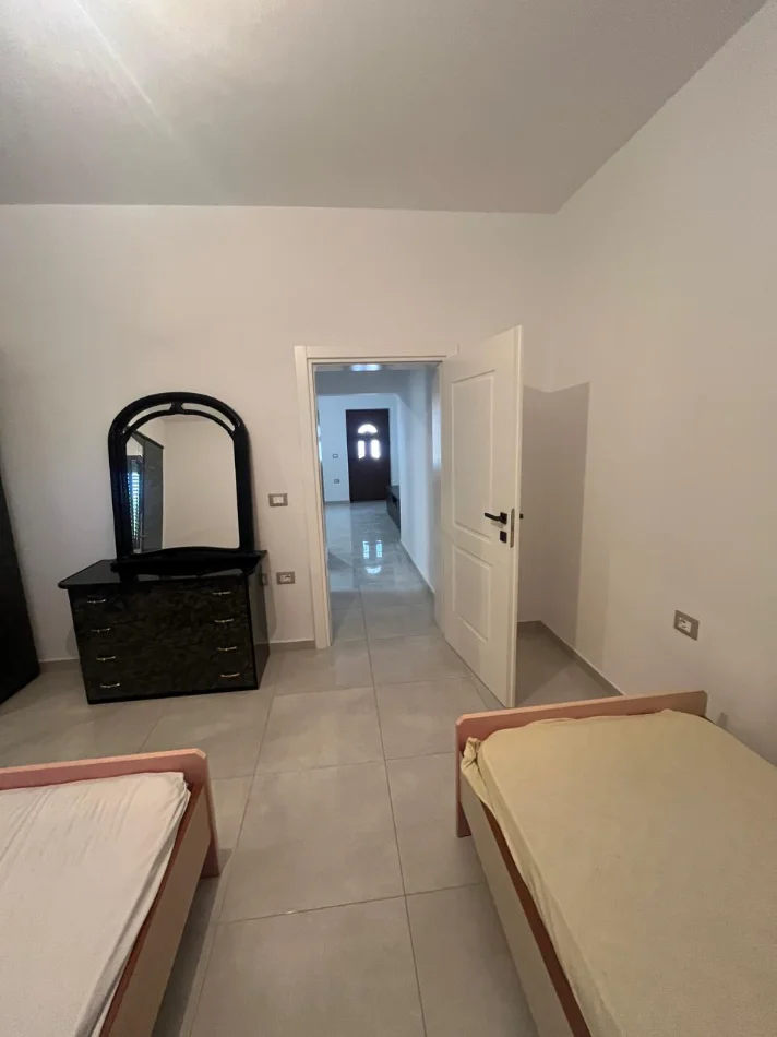 Tirane, jepet me qera garsonier 1+1 Kati 0, 60 m² 370 € (5 Maj)