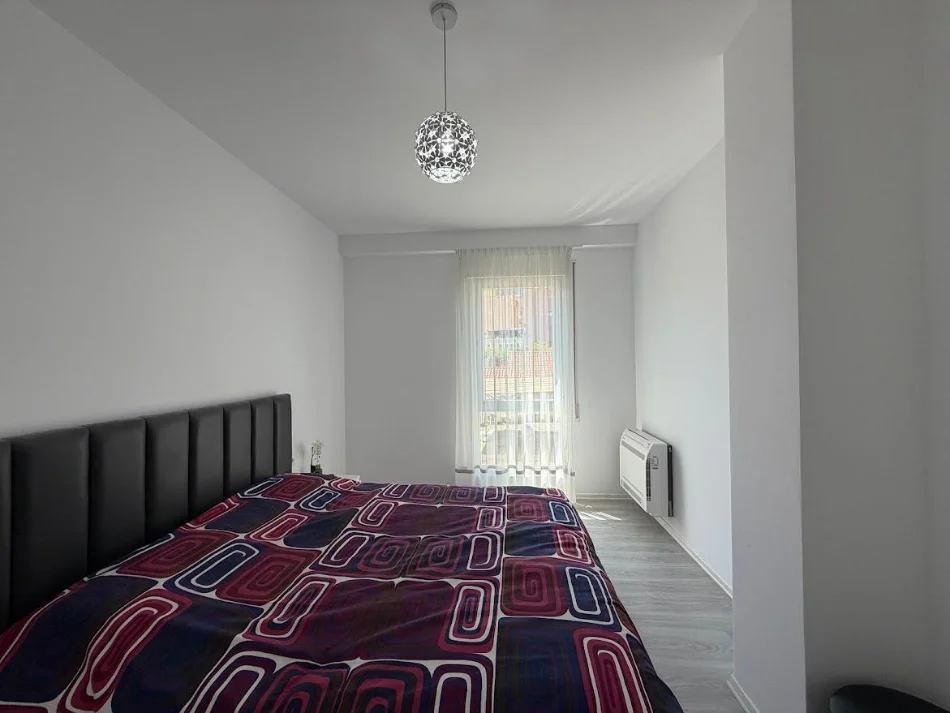 Tirane, jepet me qera apartament 1+1 , 65 m² 750 € (Rruga e Barrikadave, Prane Vodafone)