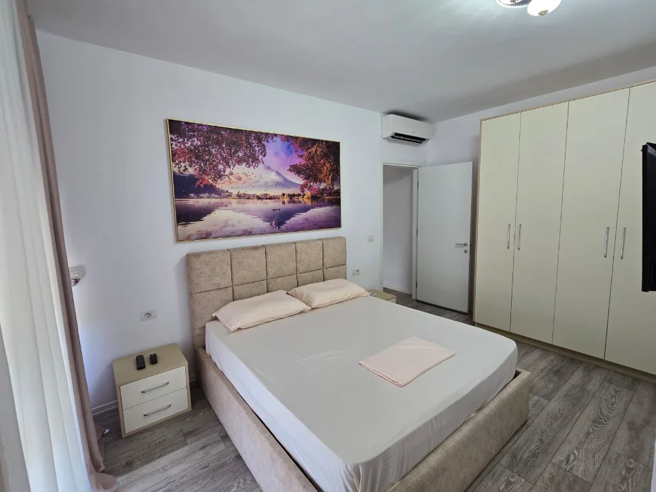 Tirane, jepet me qera apartament 1+1 Kati 2, 65 m² 600 € (ALI DEMI)