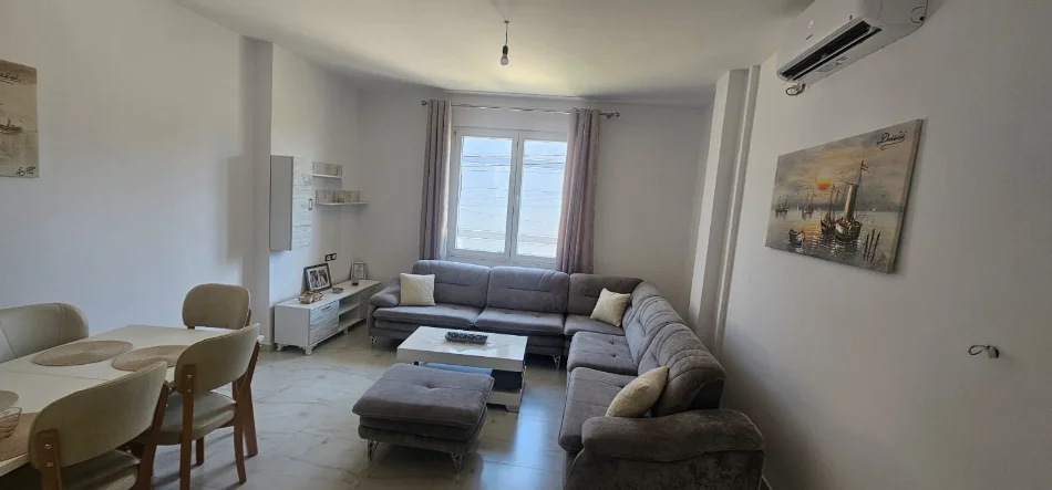 Durres, jepet me qera shtepi 3+1+Ballkon Kati -2, 500 € (Durres Plazh)