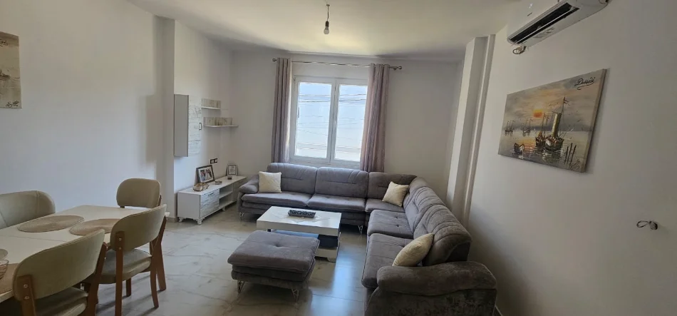 Durres, jepet me qera shtepi 3+1+Ballkon Kati -2, 500 € (Durres Plazh)