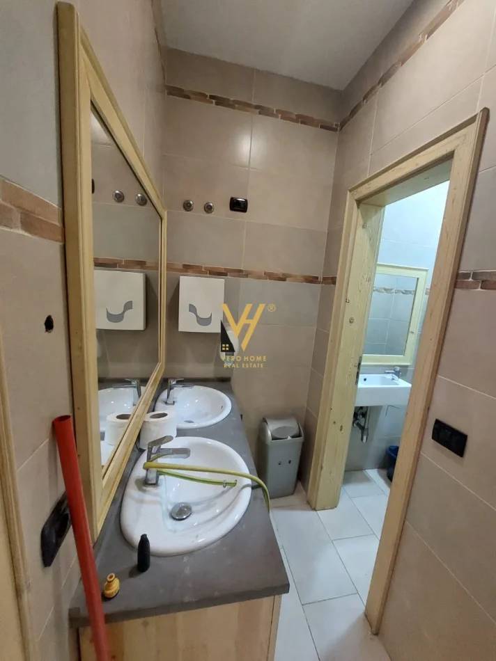 Tirane, jepet me qera zyre Kati 1, 98 m² 1.050 € (DON BOSKO)