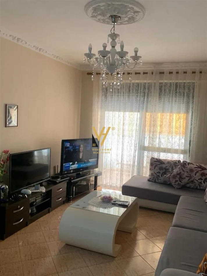 Tirane, jepet me qera apartament 2+1+Ballkon Kati 1, 95 m² 570 € (5 MAJI)