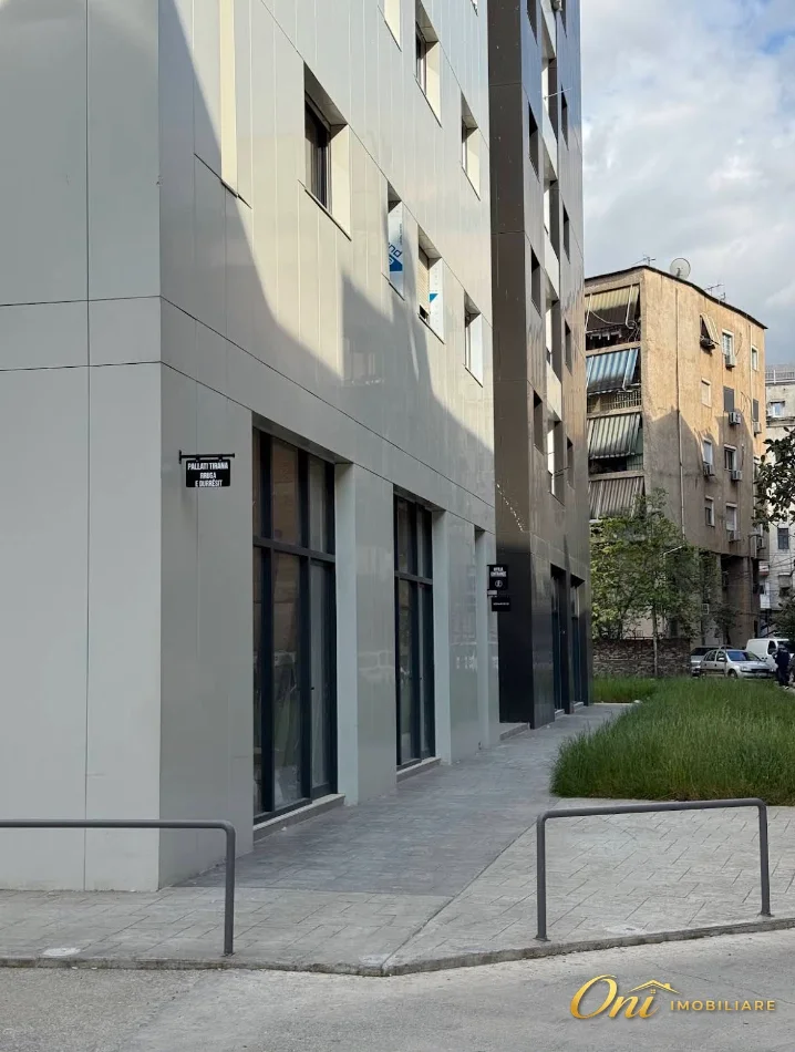 Tirane, jepet me qera apartament 2+1 Kati 3, 150 m² 1.450 € (RRUGA E DURRESIT)