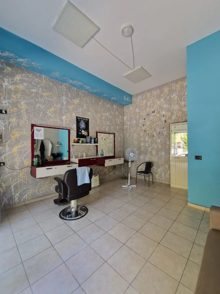 Tirane, jepet me qera dyqan Kati 0, 33 m² 400 € (BULEVARDI MIGJENI)