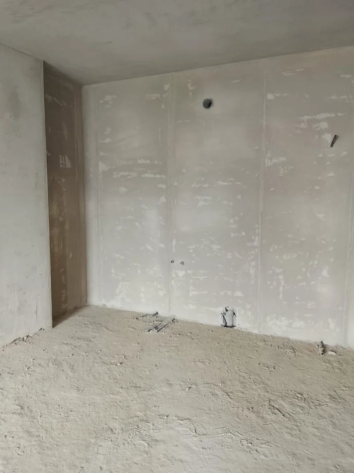 Tirane, shitet 1+1+Ballkon , (Paskuqan,Kompleksi Aluna)Cmimi:88.500€