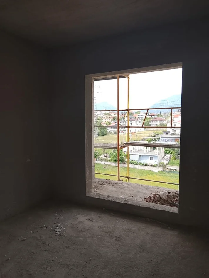 Tirane, shitet 1+1+Ballkon , (Paskuqan,Kompleksi Aluna)Cmimi:88.500€