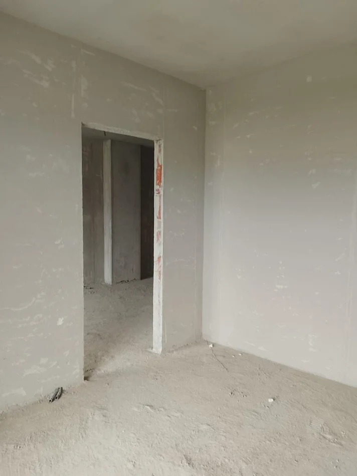 Tirane, shitet 1+1+Ballkon , (Paskuqan,Kompleksi Aluna)Cmimi:88.500€