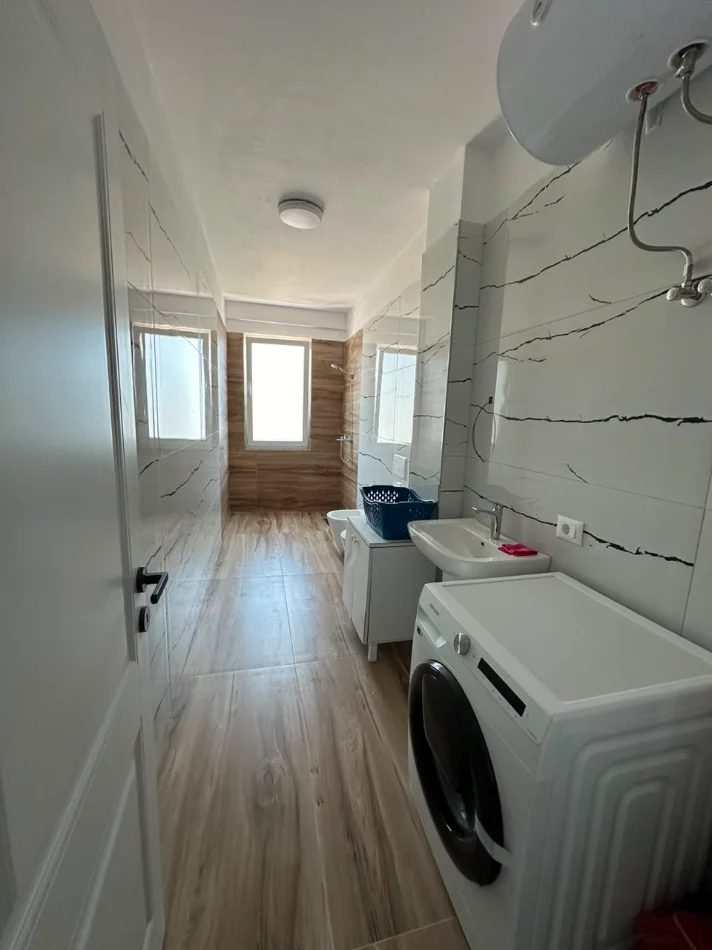 Tirane, jepet me qera apartament 2+1+Ballkon Kati 2, 101 m² 550 € (Fresk rruga "Dalip Topi" Rezidenca "Platea")