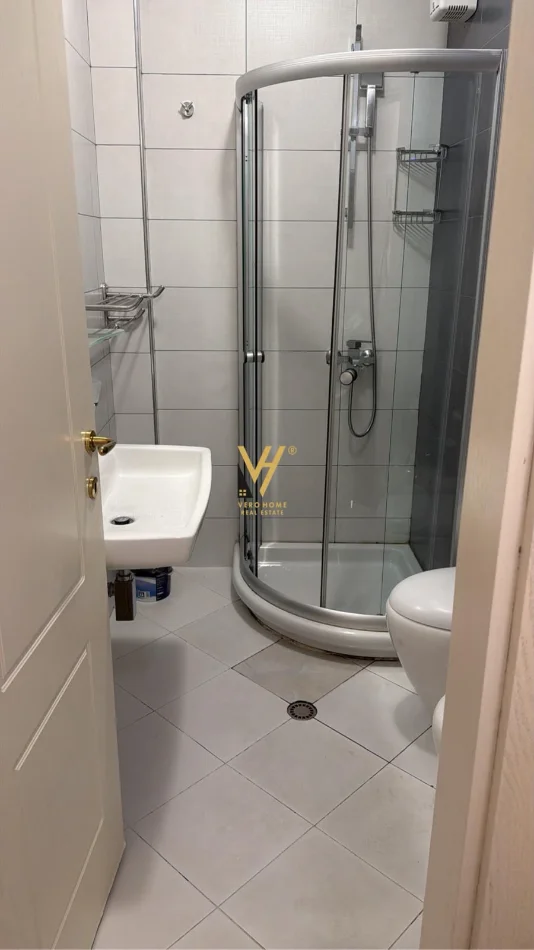 Tirane, jepet me qera apartament 2+1+Ballkon Kati 4, 104 m² 1.000 € (RRUGA E KOSOVAREVE)