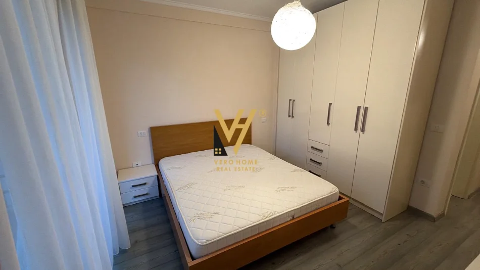 Tirane, jepet me qera apartament 2+1+Ballkon Kati 4, 104 m² 1.000 € (RRUGA E KOSOVAREVE)
