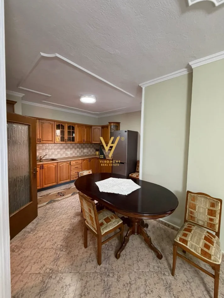 Tirane, jepet me qera apartament 2+1+Ballkon Kati 6, 110 m² 720 € (MYSLYM SHYRI)