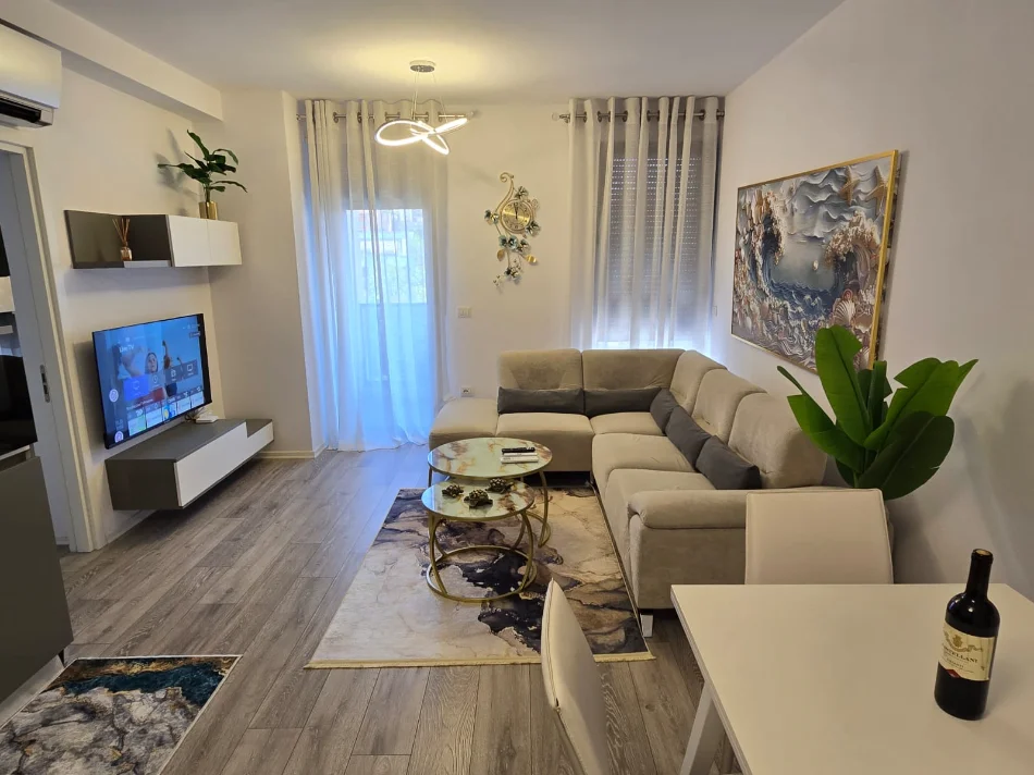 🏡 Jepet me qera super apartament në pallat të ri, 600 € , Fusha Ali Demi