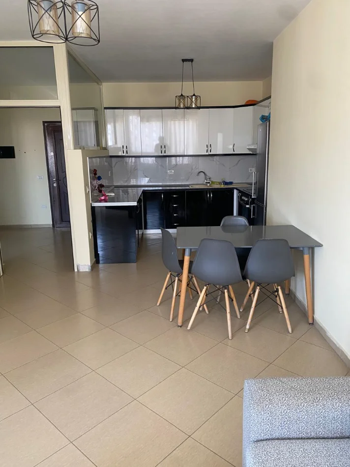 Tirane, jepet me qera apartament 2+1 Kati 8, 80 m² 450 € (rruga teodor keko)