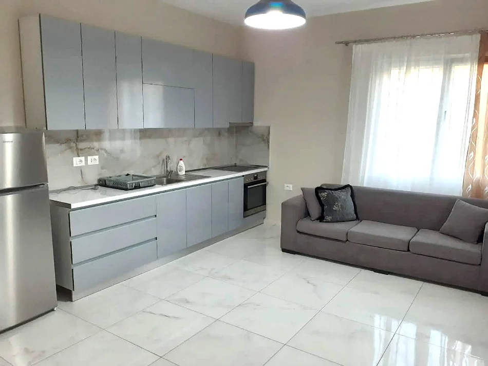 🏡 Jepet me qera apartament 3+1 te Vilat Gjermane – 55,000 Lek/muaj  550 € (Vilat Gjermane)