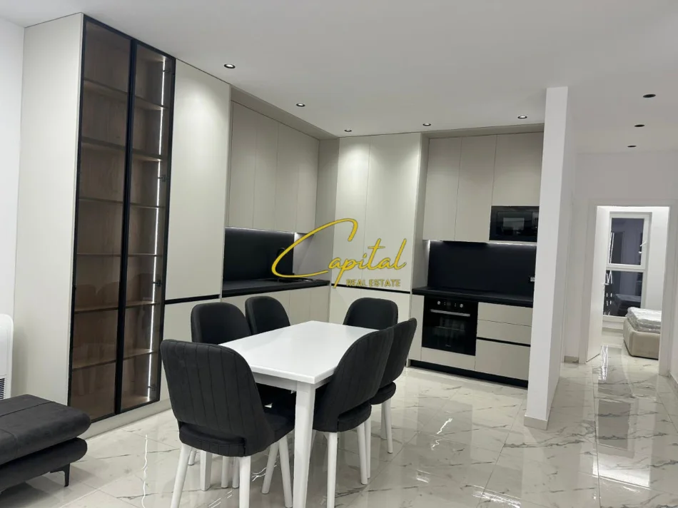 Tirane, jepet me qera apartament 2+1 Kati 6, 100 m² 750 € (LAPRAKE)