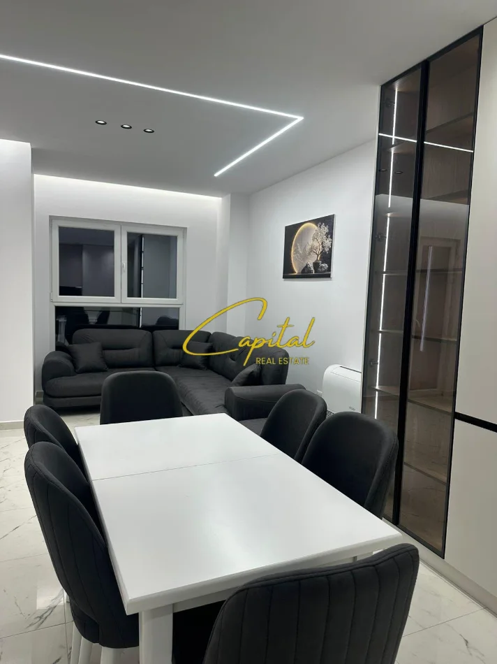 Tirane, jepet me qera apartament 2+1 Kati 6, 100 m² 750 € (LAPRAKE)