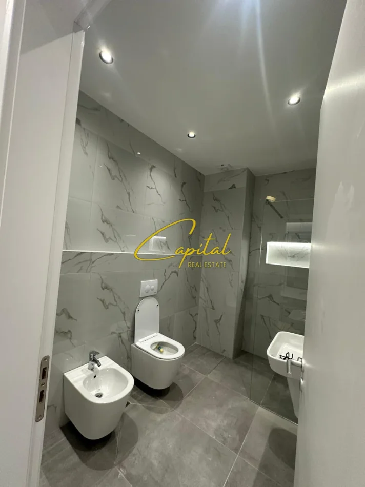 Tirane, jepet me qera apartament 2+1 Kati 6, 100 m² 750 € (LAPRAKE)